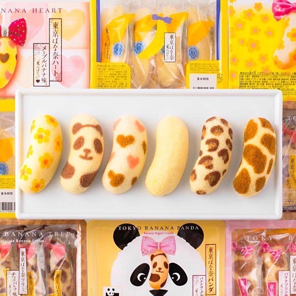 Nhắc đến bánh kẹo Nhật, không chỉ người Việt Nam mà cả những người nước ngoài khác trên thế giới chắc hẳn đều hiện lên trong đầu ấn tượng: “phong phú”, “ngon”, “đẹp mắt”.  Không hề nói quá khi gọi Nhật Bản là thiên đường bánh kẹo. Bánh kẹo được bày bán nhiều ở cửa hàng tiện lợi combini – một nơi không thể thiếu trong cuộc sống ở Nhật với nhiều loại đa dạng: từ những sản phẩm được ưa chuộng nhiều năm cho đến những sản phẩm chỉ bán trong thời gian ngắn hay sản phẩm mới… Ở các tỉnh thành, địa phương trên cả nước cũng có nhiều thương hiệu bánh kẹo khác nhau, có những loại sử dụng nguyên liệu địa phương nhằm thúc đẩy sự phát triển của khu vực. Ở Việt Nam không phải không có các loại bánh kẹo đặc trưng riêng của từng vùng nhưng ở Nhật Bản phong phú hơn về chủng loại. Về hương vị và thiết kế của bánh kẹo Nhật, như nhiều người đã biết tới. Không chỉ cảm nhận độ ngon bằng lưỡi mà còn thưởng thức bằng mắt và bằng tim, đây là một trong những nét văn hóa của Nhật Bản. Ngoài ra, trong văn hóa bánh kẹo của Nhật còn có sự kết hợp giữa bánh kẹo hiện đại với nguyên liệu truyền thống như vị trà xanh, đậu đỏ…, đã tạo nên một loại hình mới. Kỹ thuật sản xuất bánh kẹo này của Nhật được thế giới đánh giá rất cao, và kỹ thuật đáng ngạc nhiên ấy còn ẩn giấu ở ngay cả những loại bánh kẹo ăn vặt phổ thông như snack. Ví dụ, phải kể đến Pocky – một sản phẩm ngon tuyệt hảo được bán chạy trong nhiều năm, với thanh bánh quy giòn tan bọc bởi một lớp sô cô la đậm đà. Việc duy trì được chất lượng lâu năm như vậy chắc chắn phải nhờ vào kỹ thuật sản xuất cao. Có những xưởng sản xuất bánh kẹo cho phép vào tham quan nếu đặt lịch trước, vì vậy các bạn hãy thử tìm kiếm “Okashi Koujou Kengaku – Tham quan xưởng sản xuất bánh kẹo”. Ăn các loại bánh kẹo mà bạn đã xem quy trình sản xuất có lẽ sẽ cảm thấy ngon hơn hẳn ấy. Sau đây là 5 loại bánh kẹo ngon tuyệt vời nổi tiếng của xứ sở Hoa Anh Đào các bạn hãy thử thưởng thức nhé! 1.Tokyo Banana (Bánh chuối Tokyo) 2.Shiroi Koibito (Người yêu trắng) Hokkaido Nama Chocolate (Sô cô la tươi) Royce 4.Warabi Mochi vị Matcha (vị trà xanh) 5.KitKat các vị